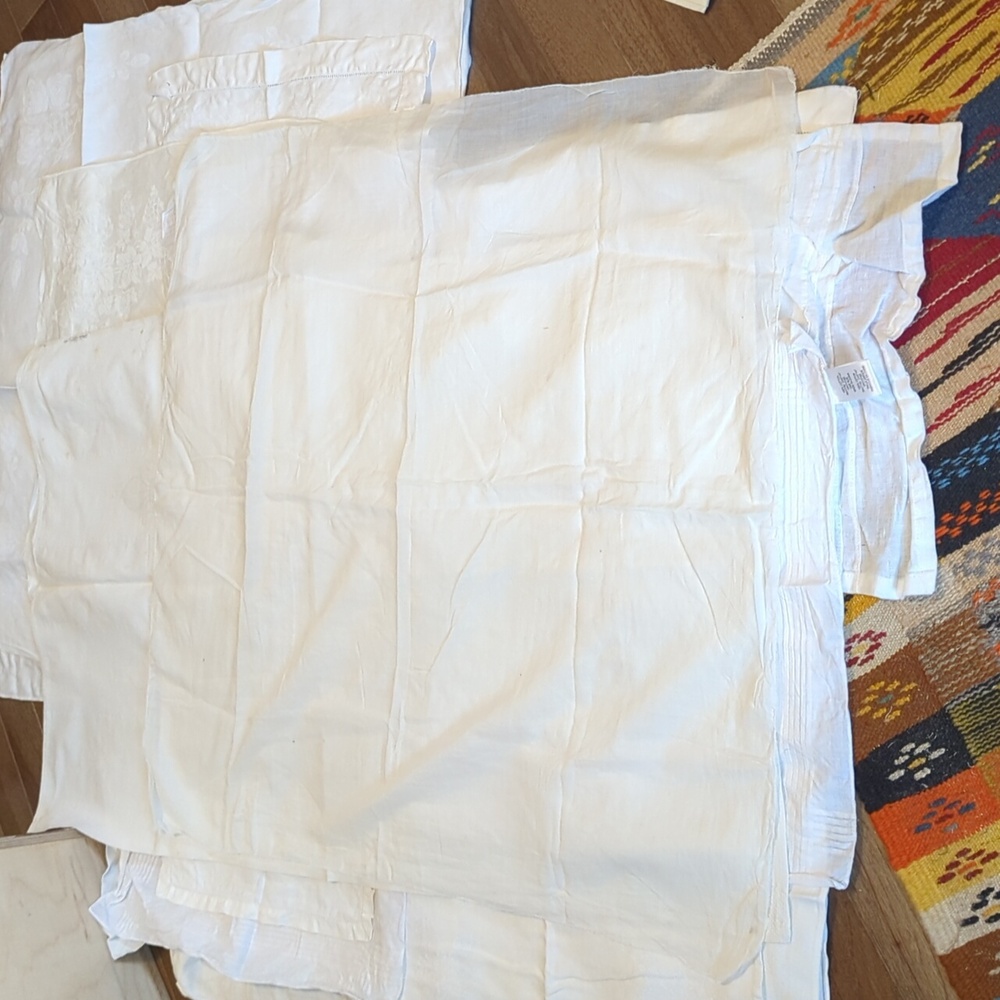 Lot Of 27 White Table Linens And Other White Fabrics - Picture 9 of 12